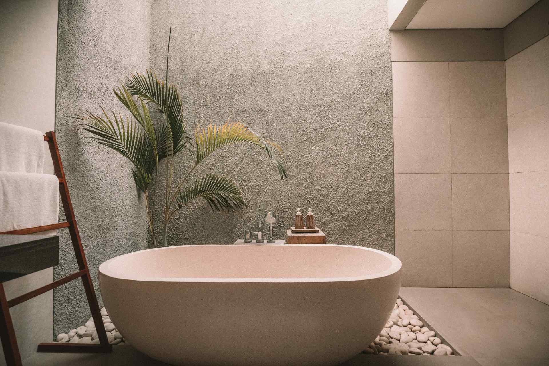 Stone bathtub