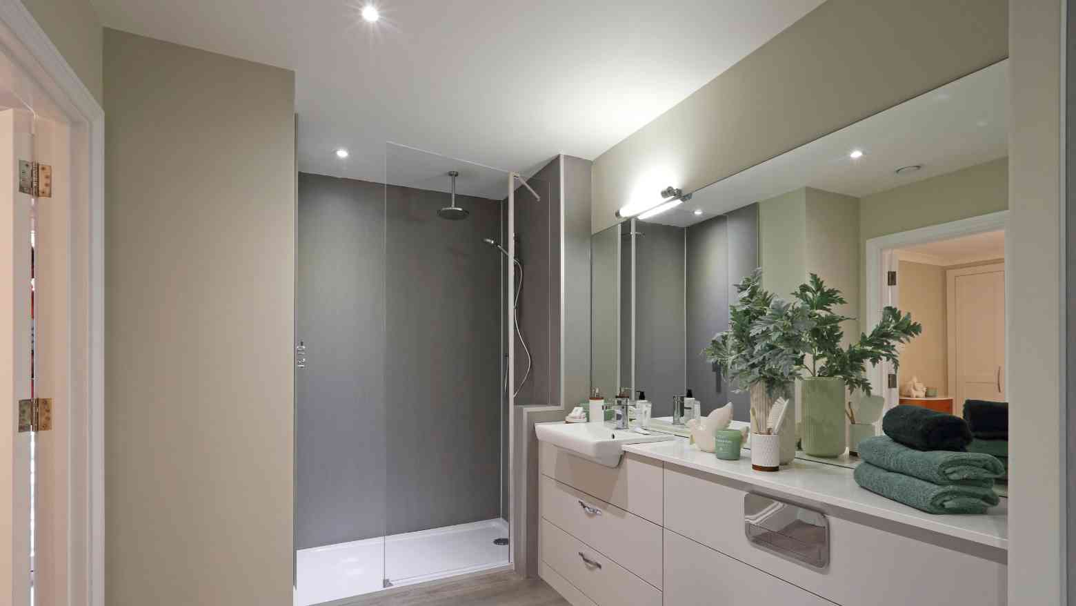 Interior of a kitchen at 16 Fonthill Gardens, Regiate.