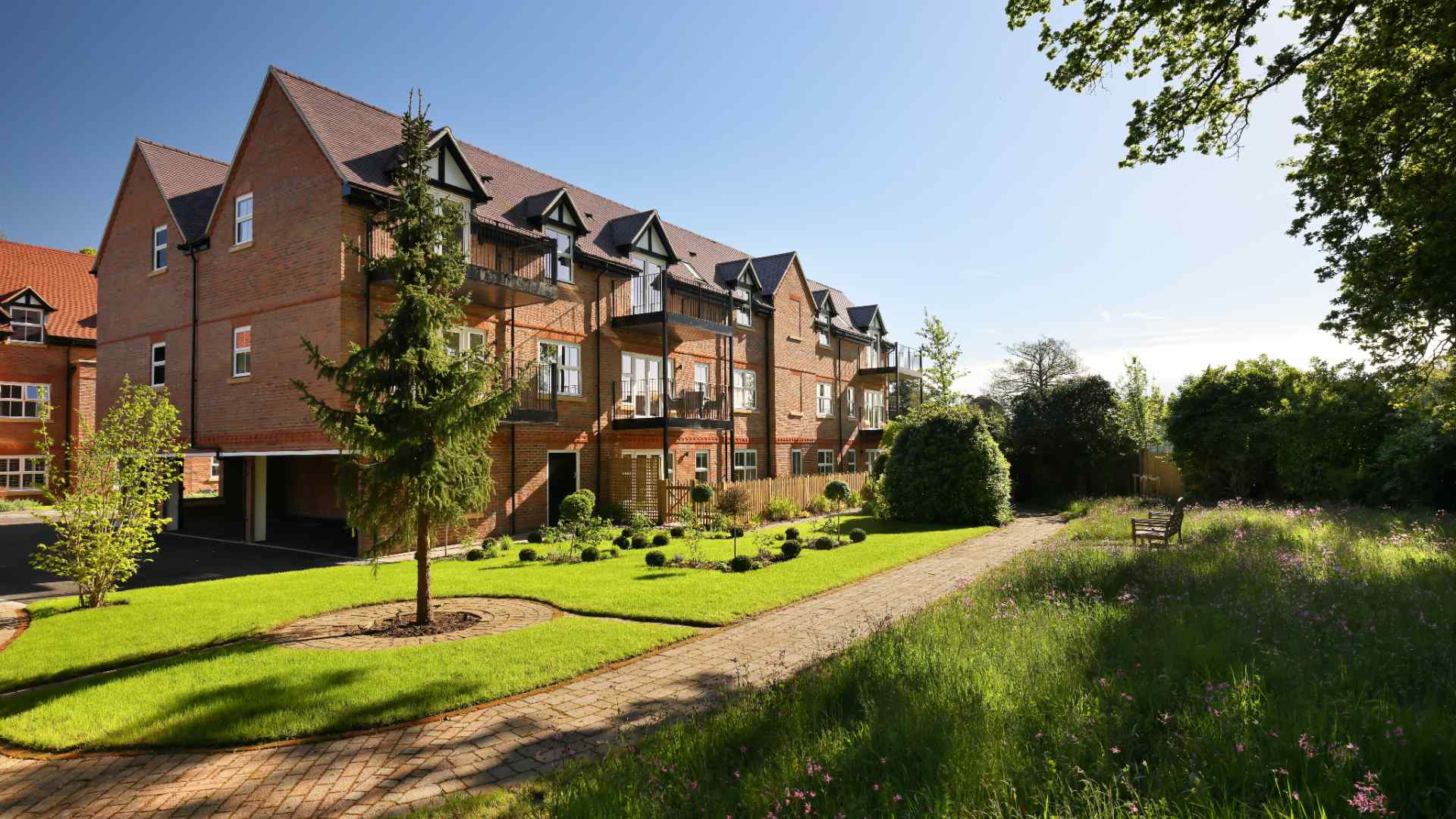 External photo of Pinewood Place Windsor's gardens