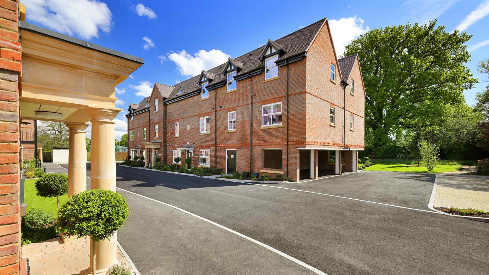 Street view of Pinewood Place Windsor