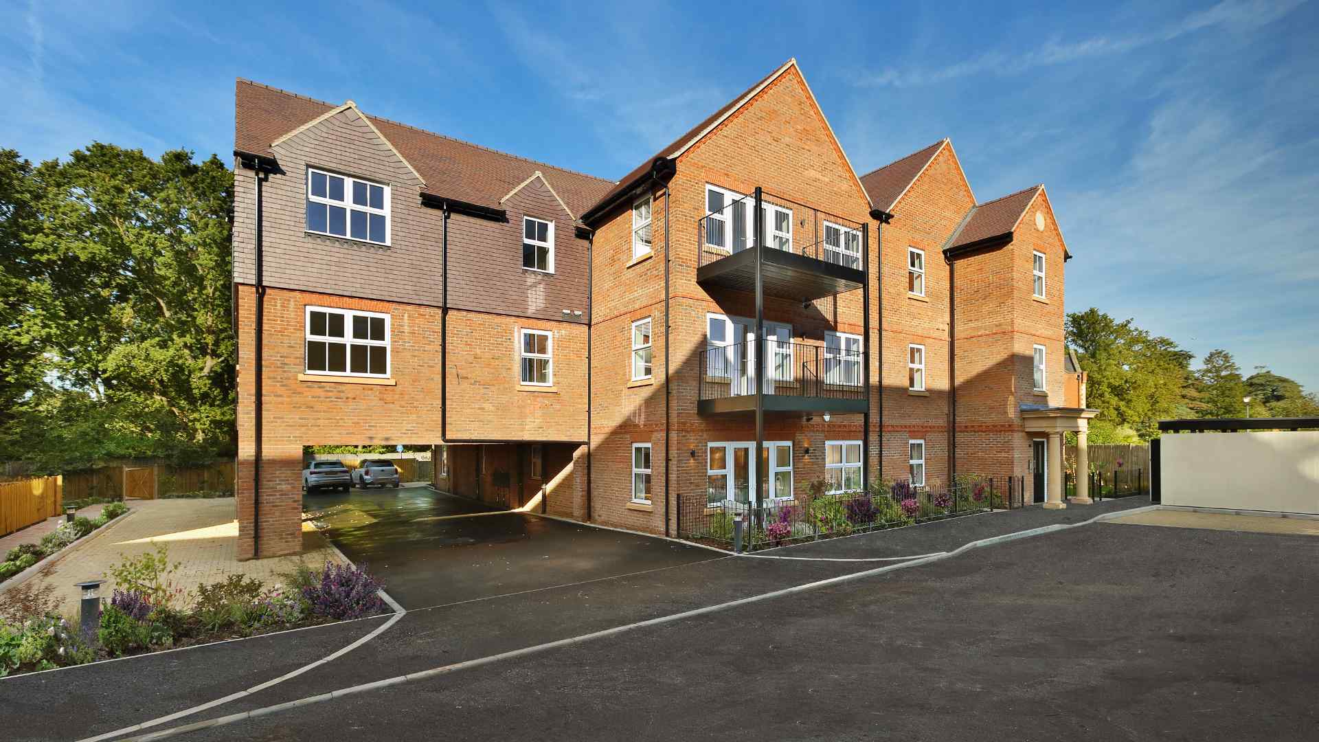 Entrance to Pinewood Place, Windsor