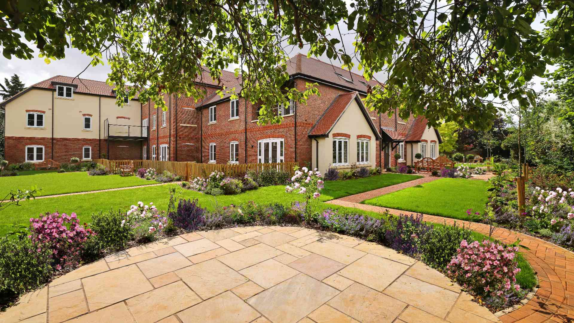 Exterior view of Longcross Place retirement apartments in Wallingford. 