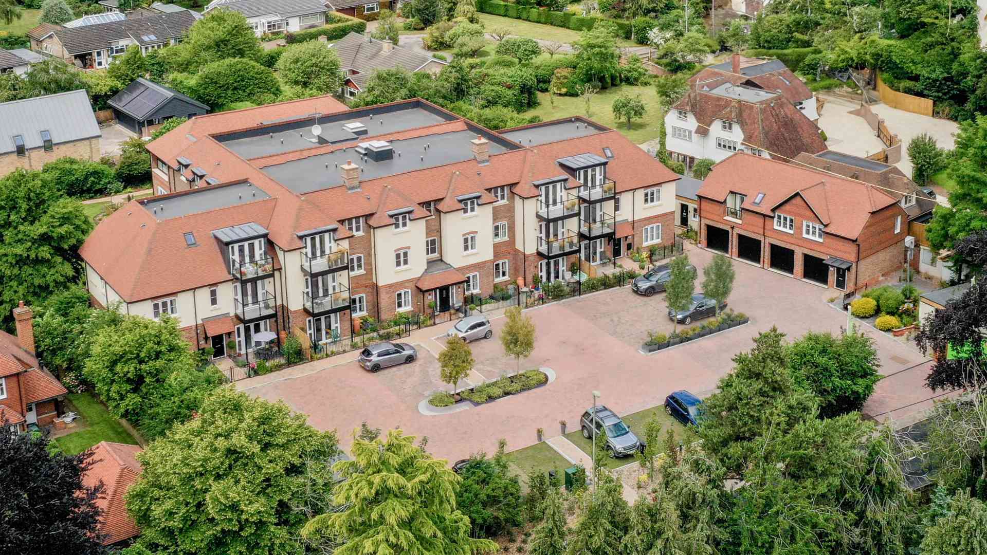 Exterior view of Longcross Place retirement apartments in Wallingford. 