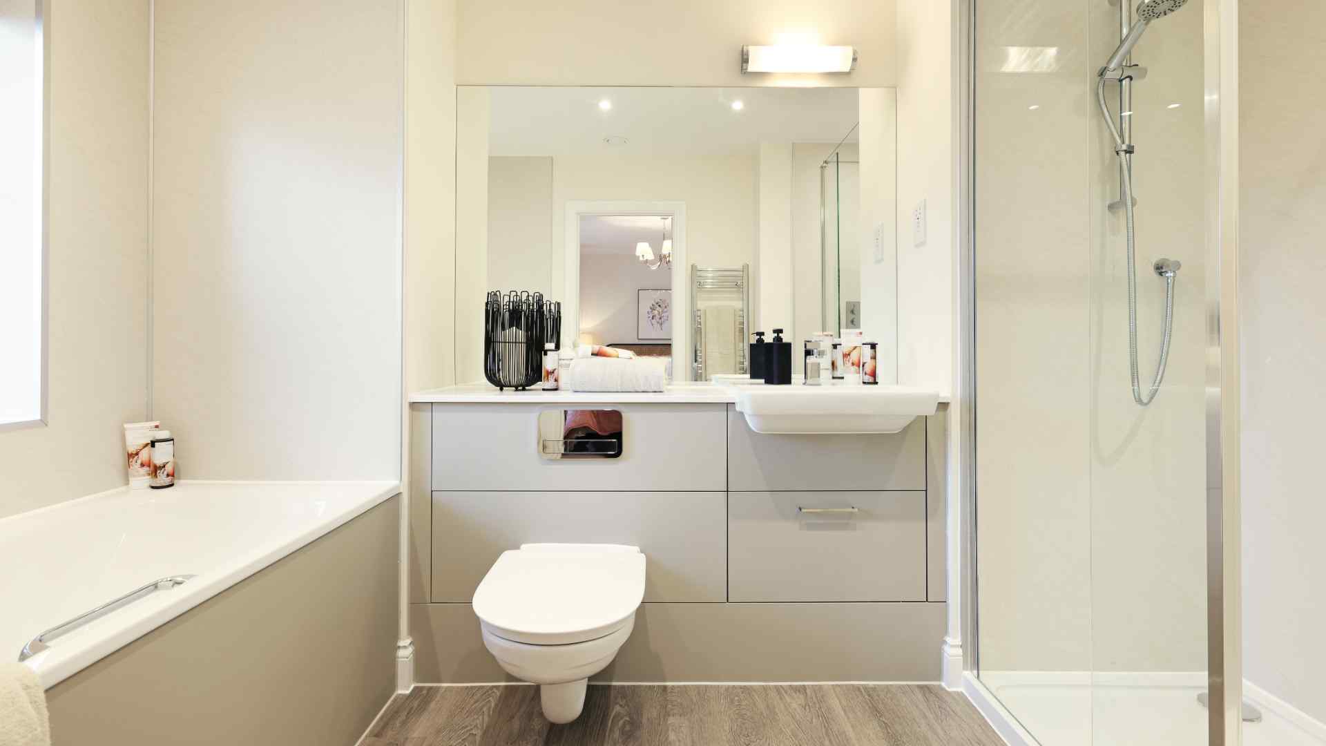 A bathroom at Longcross Place in Wallingford