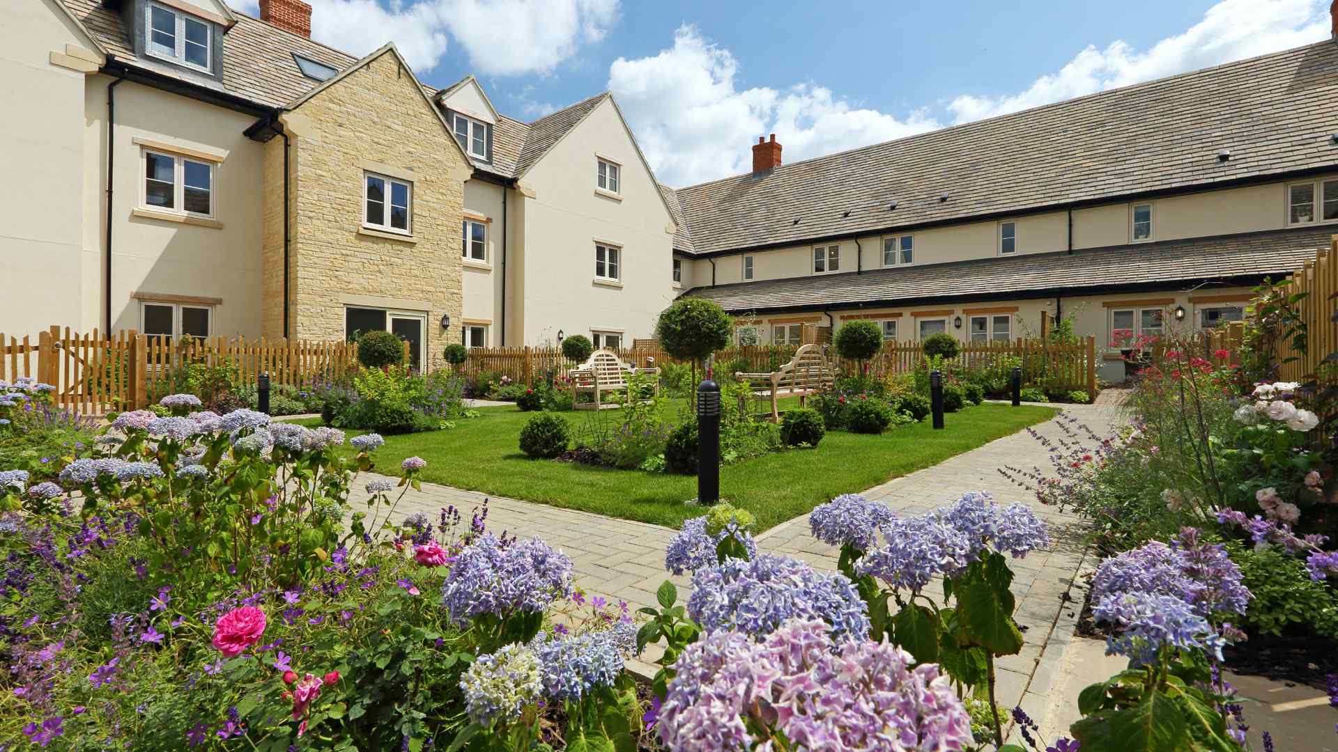 Cotswold Gate in Burford, Oxfordshire