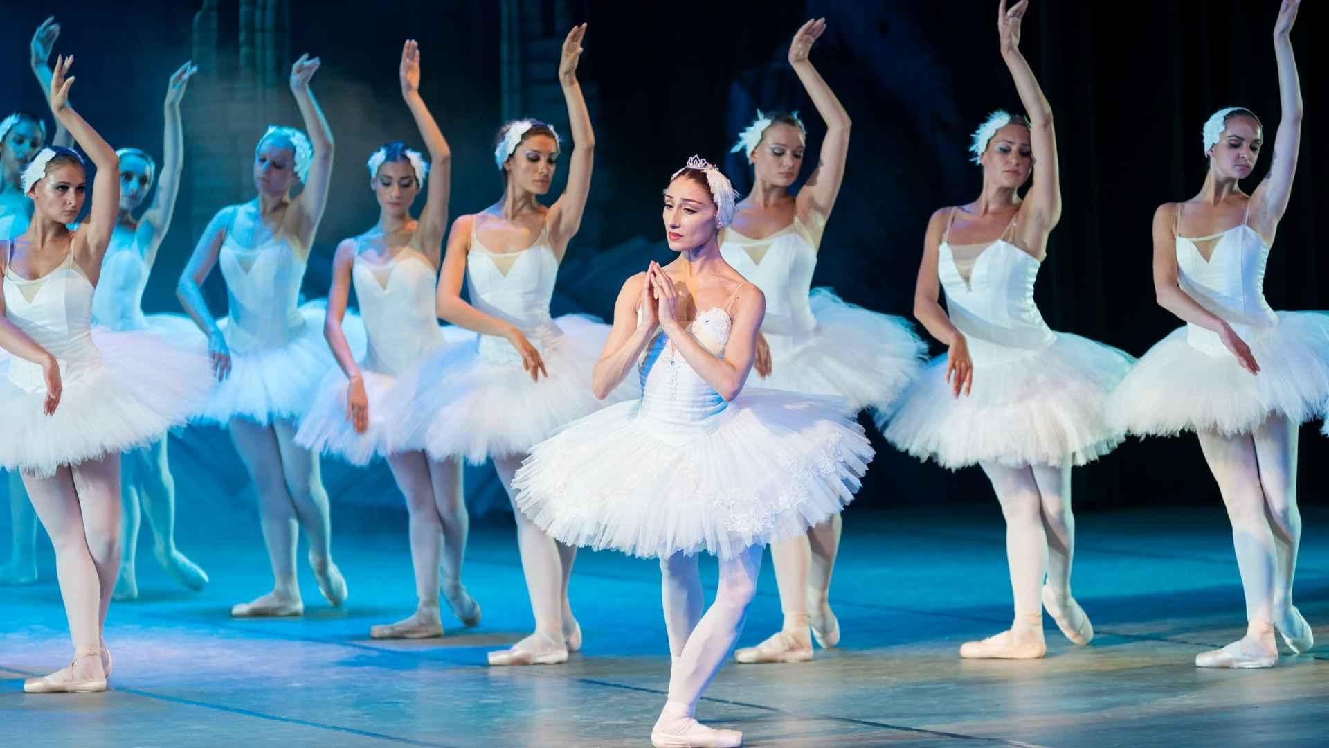 Shipton for Burford railway sign