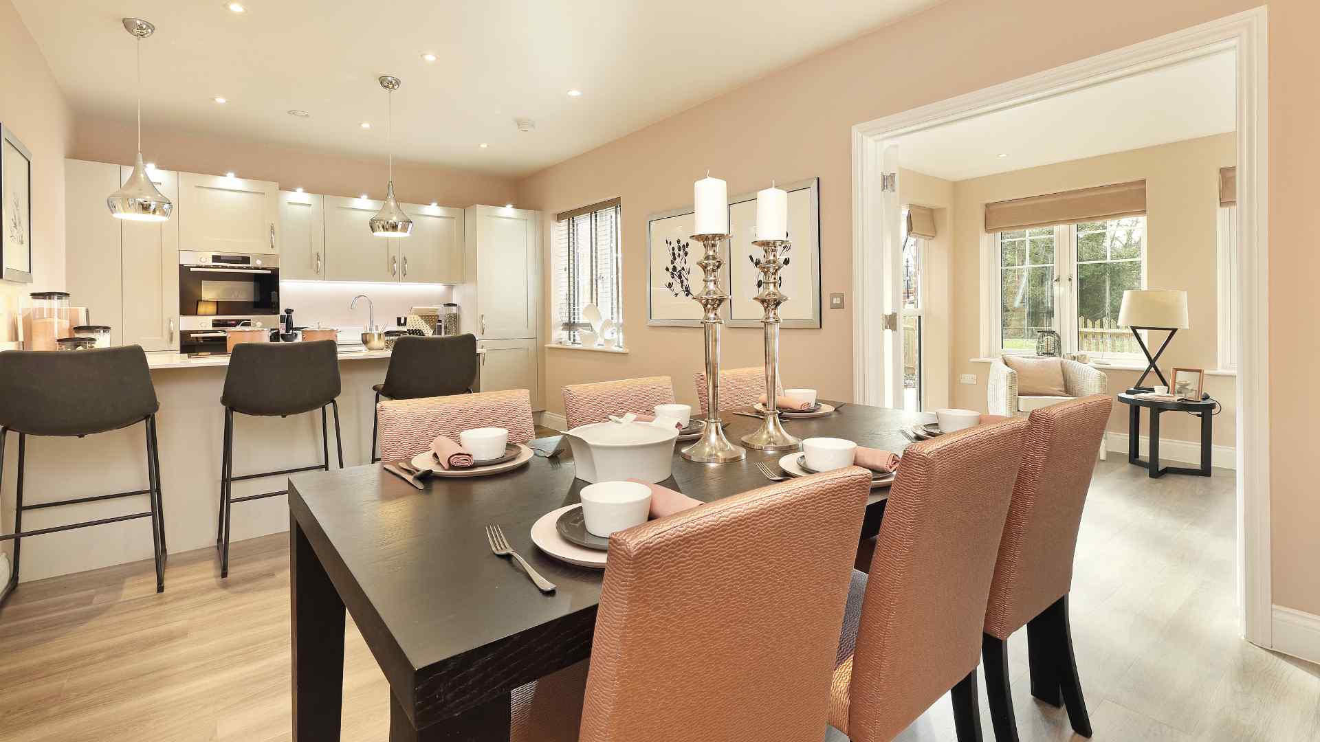 A kitchen dining room in Binfield